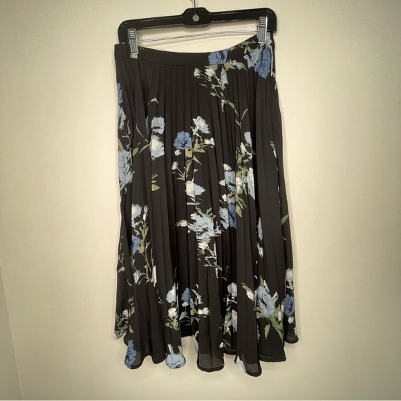 Vince Camuto Pleated Floral Midi Skirt Size 2 - Picture 3 of 5